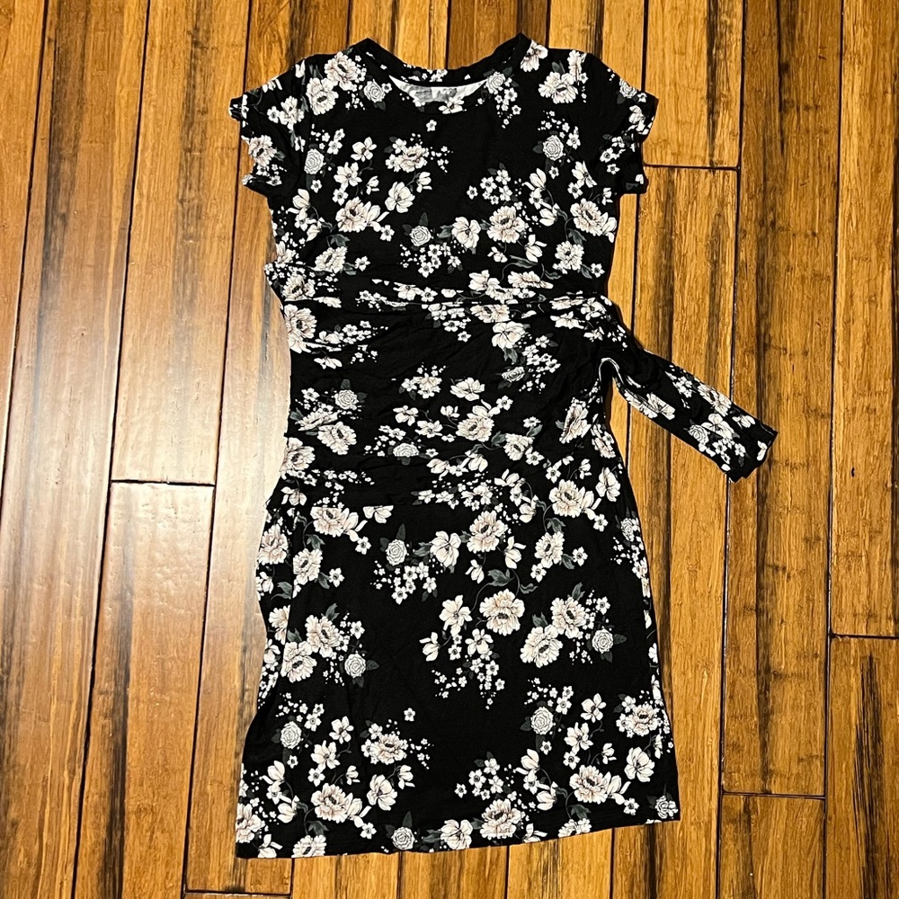 Latched Mama Side Knot Nursing Dress, Large, Black Peony